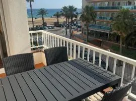 Lujoso piso enfrente de playa de Fenals, 2 terrazas