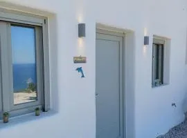 'Nektarios' Cycladic house with sunrise and sea view!!