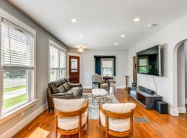 Pet-Friendly Lancaster Home 13 Mi to Dtwn Buffalo，位于Lancaster的Spa酒店