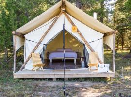 Yellowstone Safari Camp，位于艾兰帕克的豪华帐篷