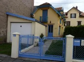 La maison jaune et bleue