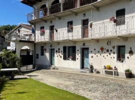 L Arcolaio，位于San Maurizio dʼOpaglio的带停车场的酒店