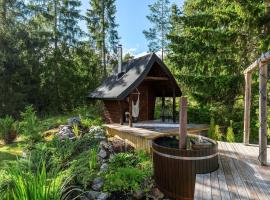 Cheerful house with sauna and bathtub，位于Almunge的酒店