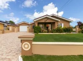 5 BedRmOasis DraxHall Pool Gym