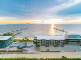 Symphony of The Sea Hotel，位于是拉差的酒店