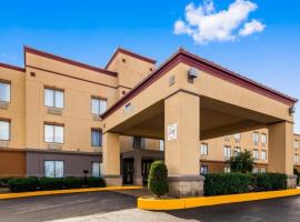 Clarion Pointe Evansville North，位于Warrenton的酒店