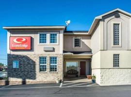 Econo Lodge Inn & Suites Airport，位于锡拉丘兹雪城汉考克国际机场 - SYR附近的酒店