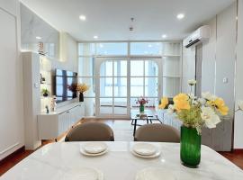 DT Happy Homes - Luxury Apartment in Vinhomes Times City，位于河内征夫人的酒店