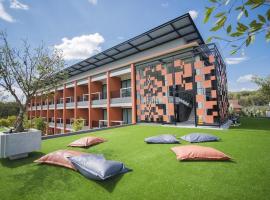 PIMDARA HOTEL，位于Ban Kaeo的酒店