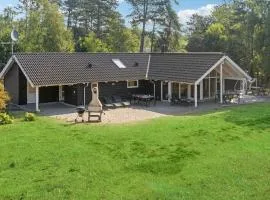 Lovely Home In Rødby With Kitchen