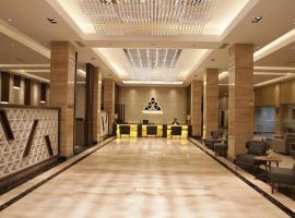 pyramid suites Hotel，位于班贾尔马辛的酒店
