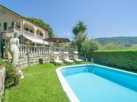 5 Bedroom Stunning Home In Chiavari