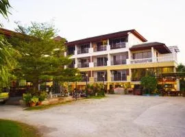 Nantharom Hotel and Restaurant