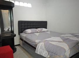 OYO Life 91323 Omah Victoria Homestay & Culinary，位于Wonogiri的酒店