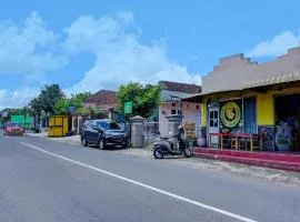 OYO 92359 Kost Maluku 36 Family Residence