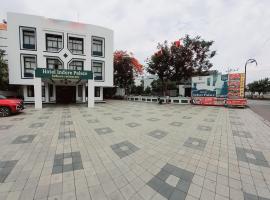 Hotel Indore Palace - Feel at Home- Walking distance from Saibaba Temple，位于舍地的酒店