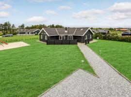 Four-Bedroom Holiday Home In Skjern，位于斯凯恩的酒店