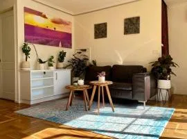 Top-floor, 3-bedroom apartment-close to CBD & ANU