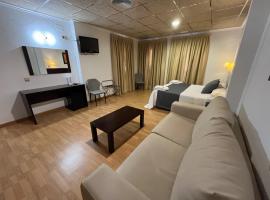 Hotel Constitucion，位于卡拉斯帕拉的酒店