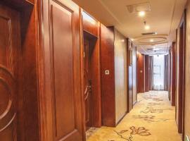 Vienna Hotel Guiyang Jiaxiulou Jichang Road，位于贵阳贵阳龙洞堡机场 - KWE附近的酒店