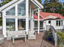 Gorgeous Home In Færvik With Kitchen