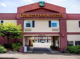 Quality Inn & Suites Bremerton near Naval Shipyard，位于布雷默顿的酒店