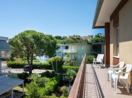 M153 - Marcelli, nuovo trilocale con terrazzo，位于马瑟利的酒店