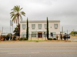 Hotel O Dilley Main St TX，位于Dilley的酒店