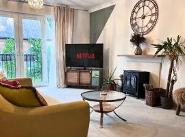 Jekyll's on Hyde - Spacious Town House - Central Winchester - Free Parking, Sleeps 5 - by XPlus Stays