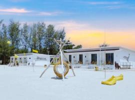 The Toy Beach Resort Rayong，位于Ban Ao Makham Pom的酒店