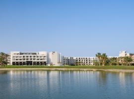 The G Einbay Golf Resort，位于艾因苏赫纳的酒店