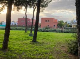 Skydiversnestdotcom，位于Bollullos de la Mitación的酒店