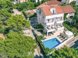 8 Bedroom Gorgeous Home In Okrug Donji