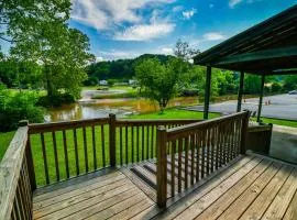 Toccoa River House- Toccoa River Front-2br/2ba-wifi-walk to town-Free Activities