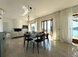 Elegant modern and bright flat with splendid terrace overlooking the sea and Palmaria Island Modern designer interior accommodates up to six people