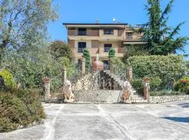 7 Bedroom Stunning Home In Caiazzo