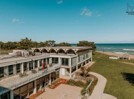 Illinois Beach Hotel，位于Zion的酒店