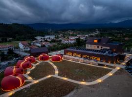 Cherry Sculpture Hotel，位于保罗的农家乐