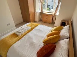 Spacious King Size Room Detached House Free Wifi Free Parking