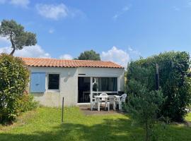 Maison DOLUS 4pers dans Résidence Privée avec Piscine et SPA，位于多吕多勒龙的酒店