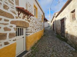 Charming House in Vila Nova de Foz Côa with Private Entrance，位于Numão的酒店