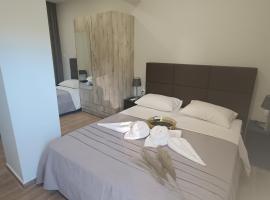 Nioplias Luxury Apartments Pefkohori，位于佩科霍里的自助式住宿