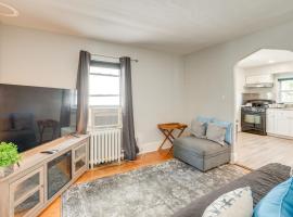 Hackensack Escape with Yard - 17 Mi to Times Square!，位于哈肯萨克的酒店