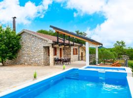 Villa Kiara，位于Unešić的酒店