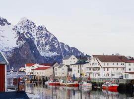 Stort delikat hus sentralt i Henningsvær，位于亨宁斯韦尔的酒店