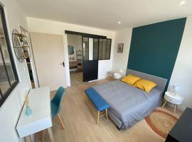 T2 spacieux avec baignoire Balnéo en RdC sur cour，位于圣夫洛朗坦的酒店