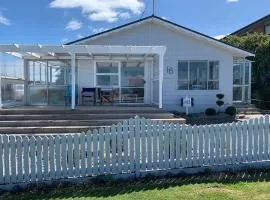 Beach Cottage - A Cosy Beach Cottage Charmer