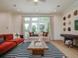 Central Location - Modern 3bd - BBQ & Movie - Games