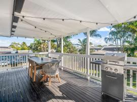 Mooloolaba beach house, 3 bedroom and large balcony for relaxing BBQs，位于穆卢拉巴的酒店