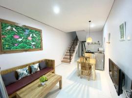 LaJayaGiri TownHouse，位于登巴萨的酒店